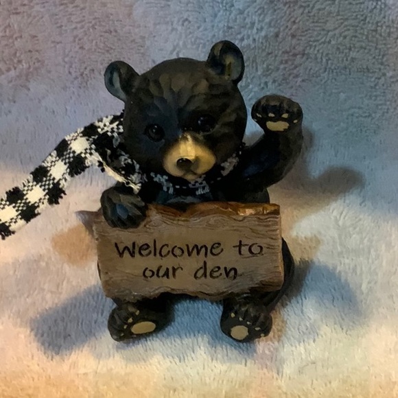 NWT Young’s Set of two resin, mini bear with buffalo plaid scarves holdi… - Picture 4 of 6